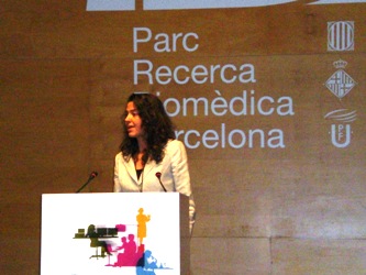 Elisa Martínez presentant l'informe 'Dones i Tic'